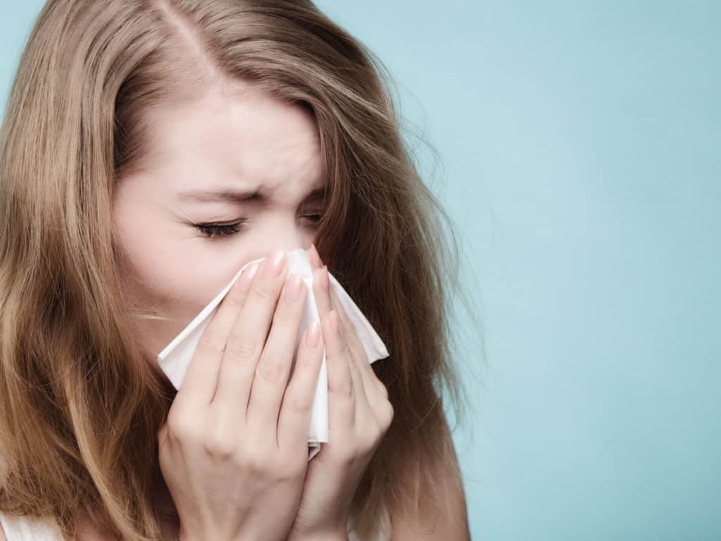 Причины першения в горле без боли