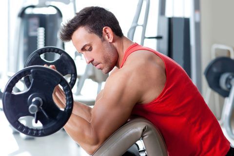 Чрезмерные нагрузки в спортзале могут вызывать чувство жжения в суставных соединениях и мышцах.