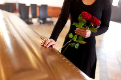Правила поведения во время обряда погребения. Как вести себя на похоронах и на поминках?