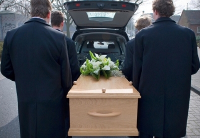 Правила поведения во время обряда погребения. Как вести себя на похоронах и на поминках?