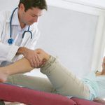 Клиническое обследование при боли в коленном суставе