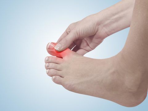 Когда болят суставы на ногах, это может быть признаком травмы