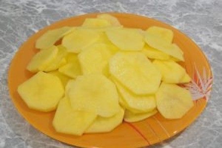 Ломтики картофеля справятся с отеком сочленений.