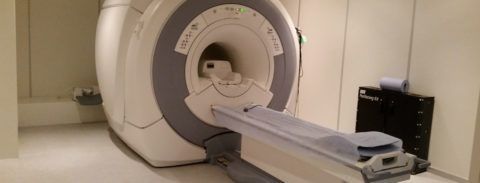 МРТ не может быть проведено, если в организме есть металлические импланты