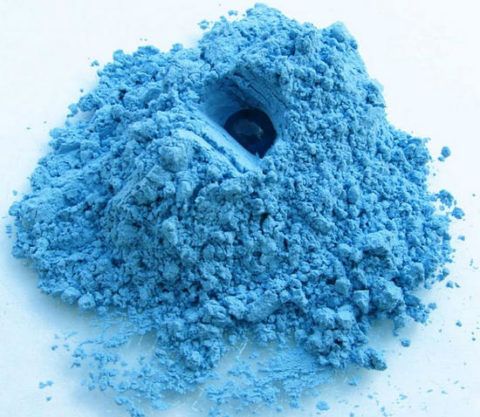 На фото Голубая глина