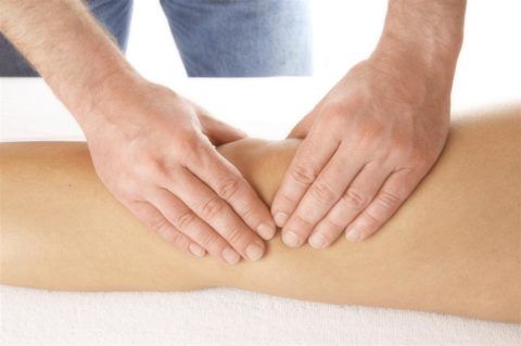 Регулярные курсы массажа улучшают кровообращение и трофику в ногах.