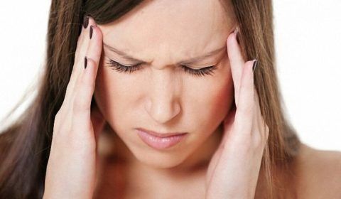 Регулярный боли в висках и подташнивание, на самом деле, могут быть проявлением остеохондроза шеи