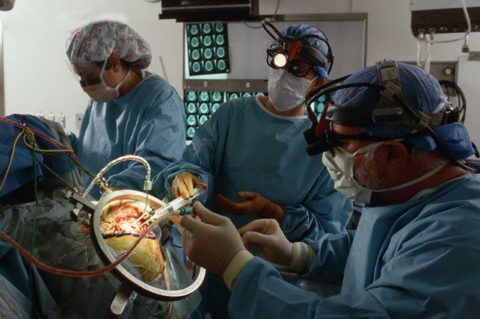 Современная хирургия позволяет добраться до самых труднодоступных новообразований