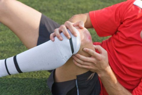 Травмы колена наиболее часто возникают при занятиях спортом