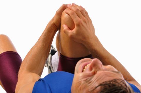 Травмы коленного сустава сопровождаются болью различной интенсивности