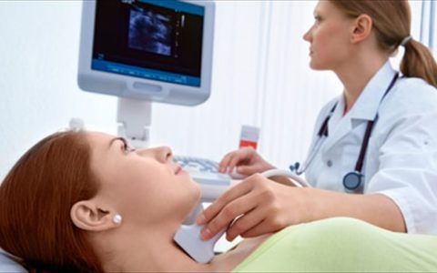 УЗИ щитовидки входит в обязательный перечень диагностики причин кома в горле